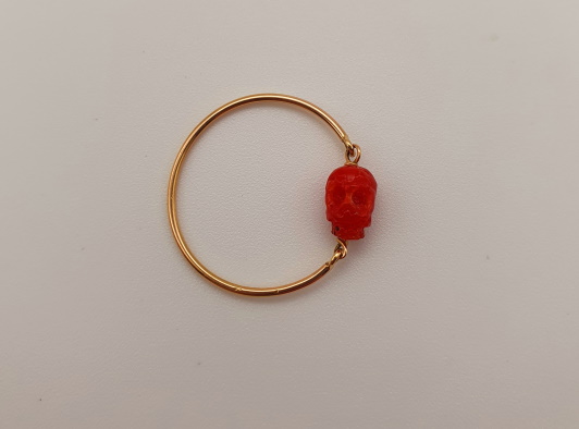 Bague Tête de mort en corail