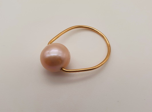 Bague perle corps fil rond